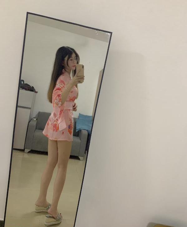 丝足美女按摩全身