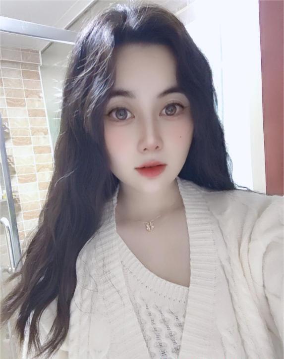 白皙淑女小樱桃