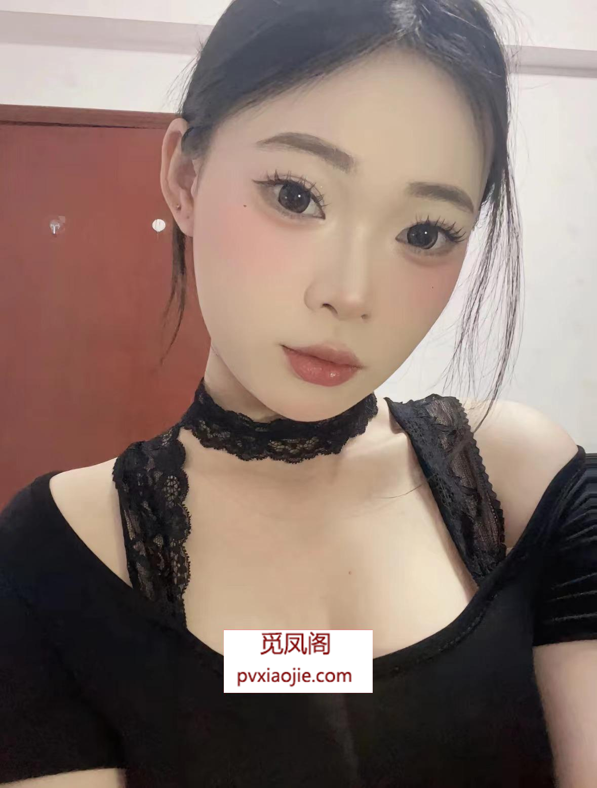 黑丝制服女友式服务